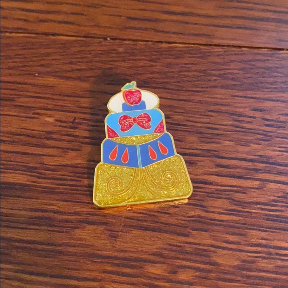 Snow White Loungefly Pin